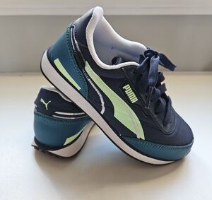 Puma Kids Casual Sneakers, Retro style, Navy and Green, Size 1C.